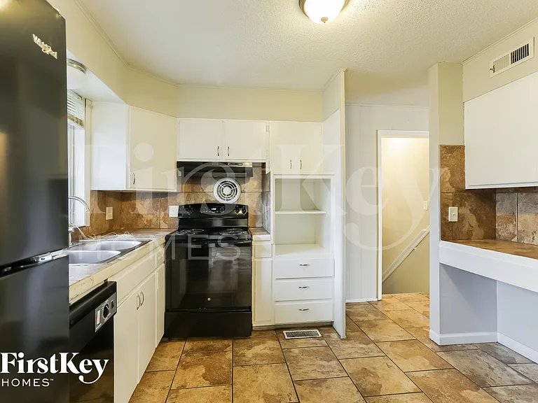 9207 Manchester Ave — Photo 6