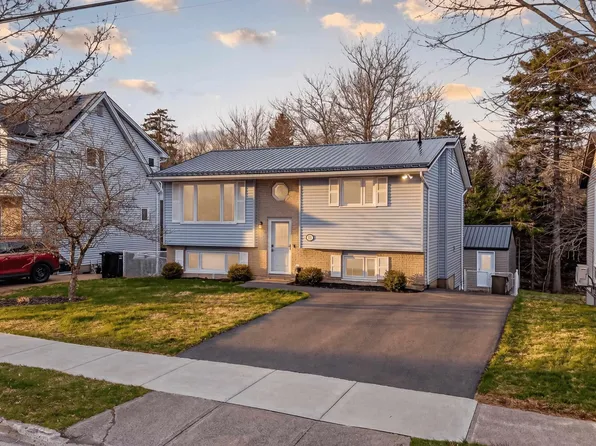 11 Feldspar Cres, Halifax, NS B3R 2K7