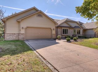 N18W28971 Golf Rdg S, Pewaukee, WI 53072