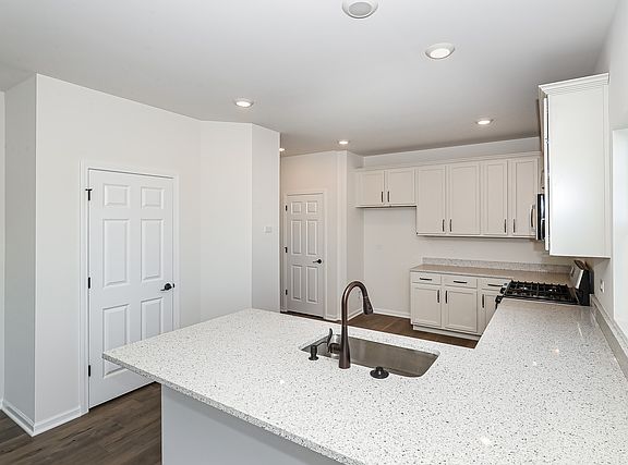 5th image of 910 Canongate Lot 54