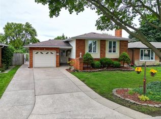 9810 Asgard Rd, Windsor, ON N8R1E2