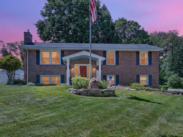 2737 Highline Dr, Mogadore, OH 44260