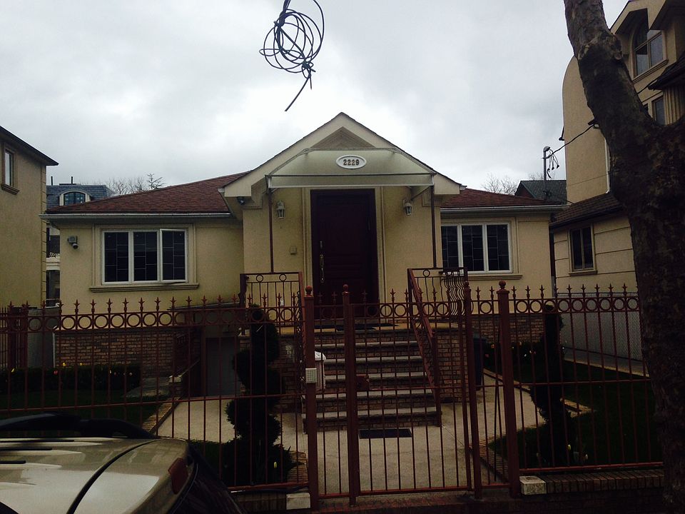 2nd image of 2229 E 64th St
