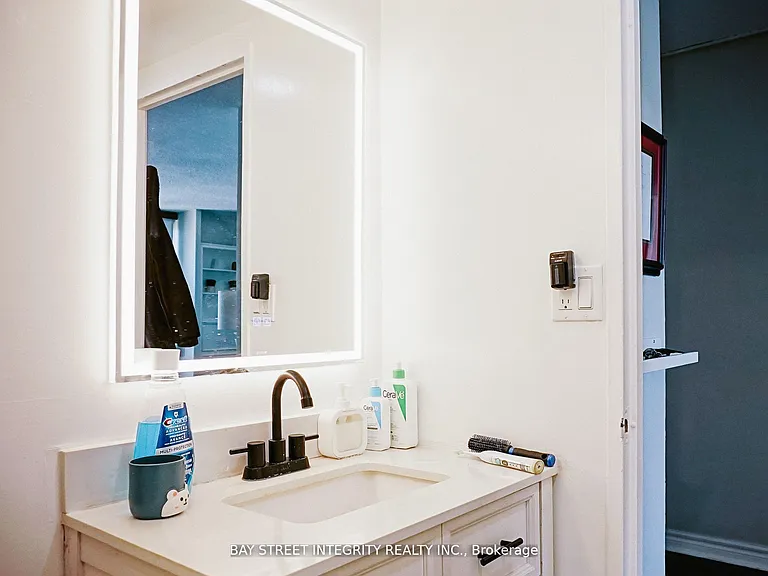 33 Harbour Sq #3013 — Photo 9