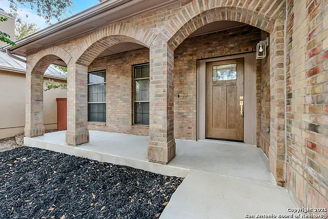 3 bed, 2.5 bath, 2391 sqft, $3,800 — Photo 2