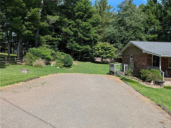 3rd image of 95 Glade Creek Road