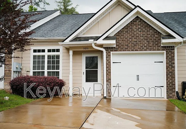 1011 Coveside Trl — Photo 1