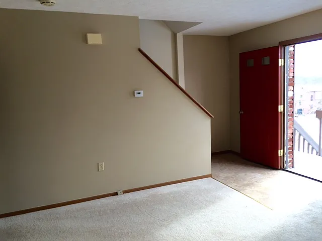 604 Sunset Cir — Photo 4