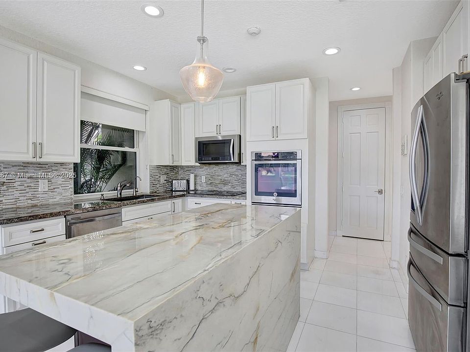 1st image of 2651-2651 Oakmont Ct