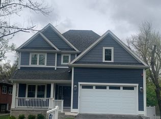 417 Park Ave, Clarendon Hills, IL 60514