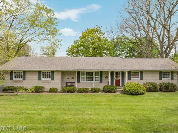 1675 Ledbury Dr, Bloomfield Hills, MI 48304