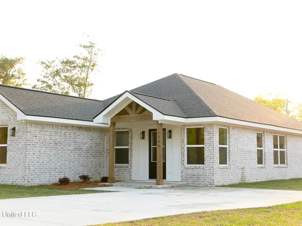 1820 Barracuda Dr, Gautier, MS 39553