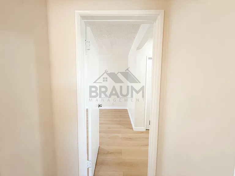 13129 OXNARD ST. — Photo 53
