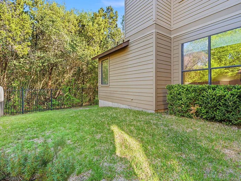 2911 Corbin Ln — Photo 26