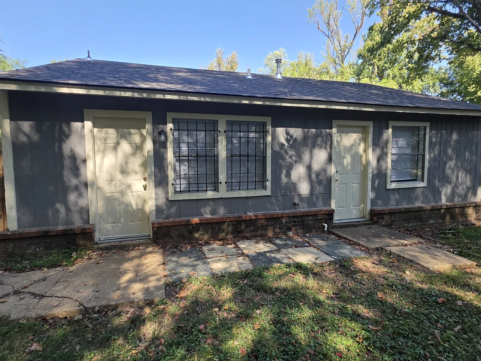Inviting 2 bedroom, 1 bathroom home! — Photo 4