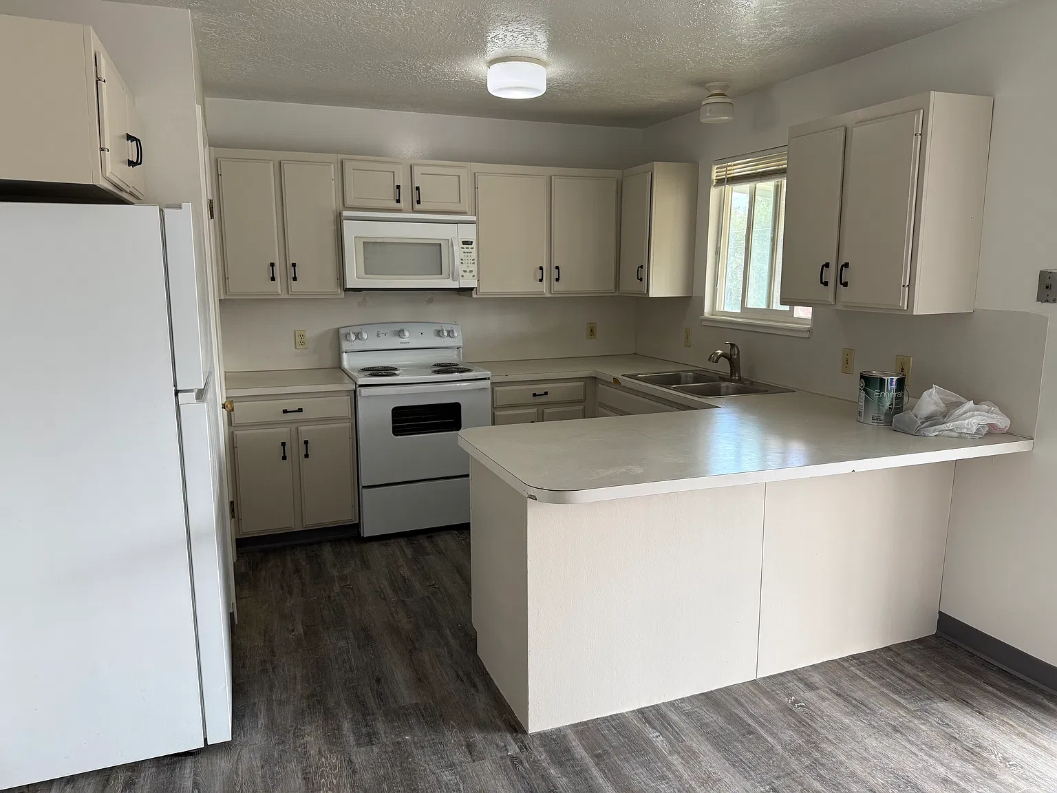 2 bed, 1.5 bath, 1224 sqft, $1,300 — Photo 2