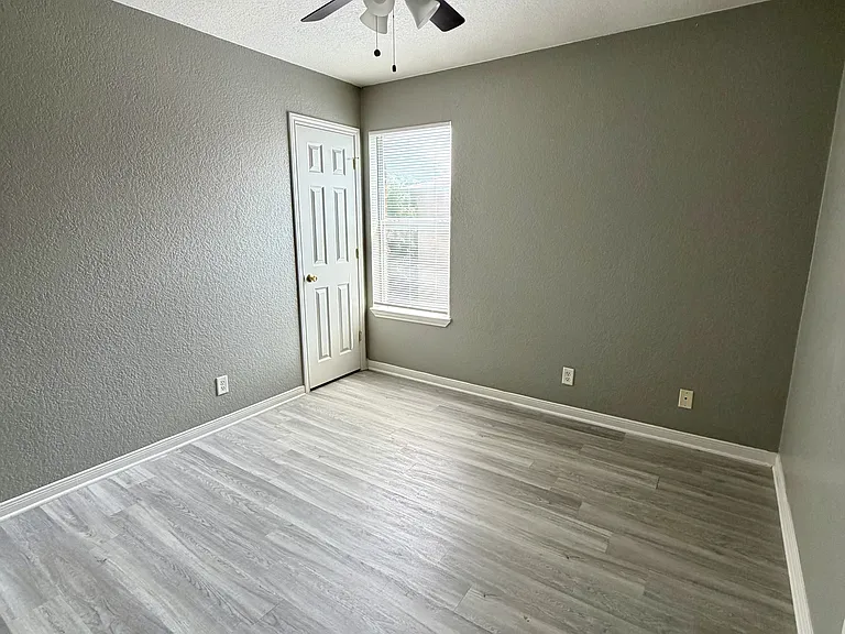 2907 Cantabrian Dr #D — Photo 8