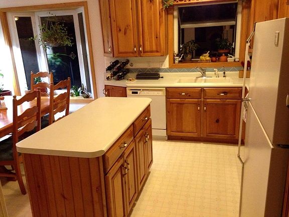 4th image of 1027 Nightingale Blvd