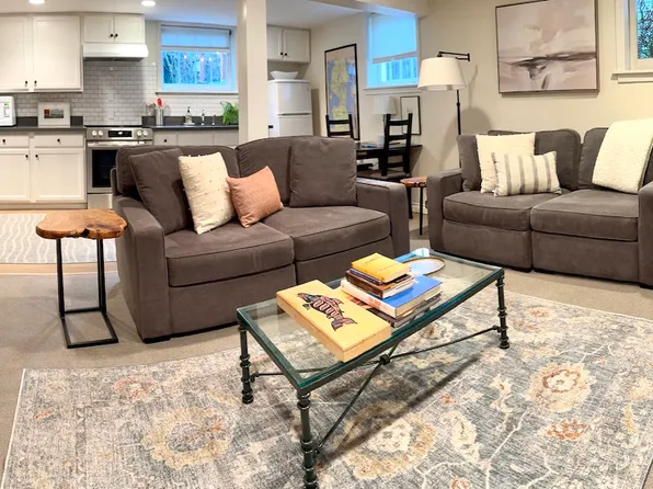 5320 9th Ave NE, Seattle, WA 98105