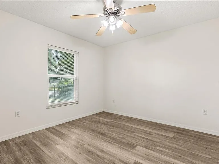 410 Central Mariners Dr — Photo 27