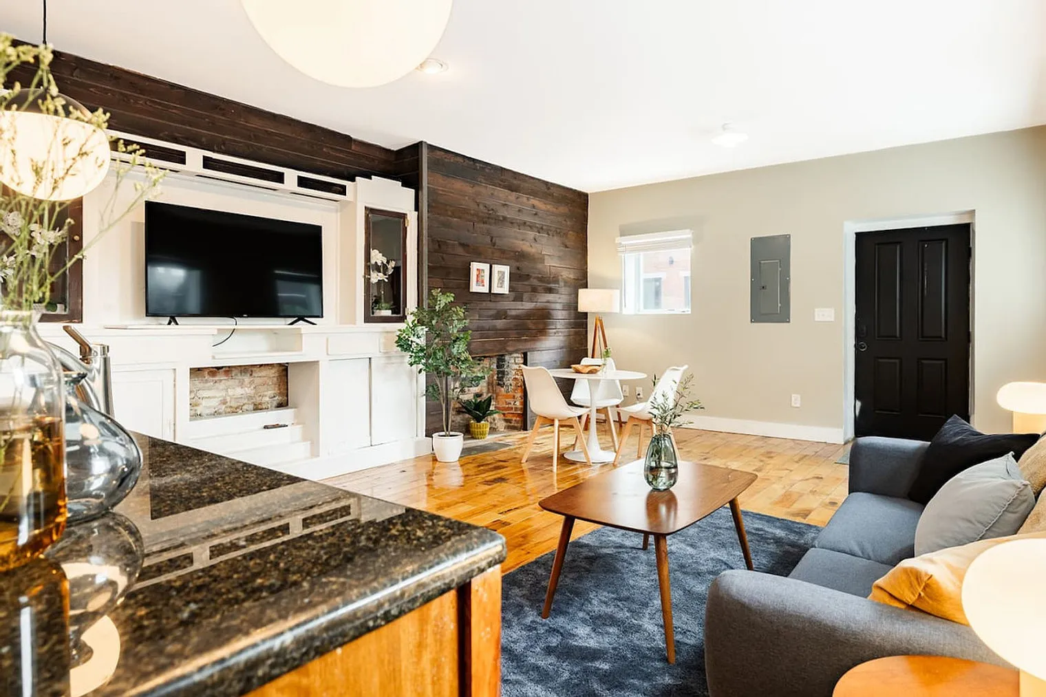 1 bed, 1.0 bath, 1076 sqft, $1,954 — Photo 3