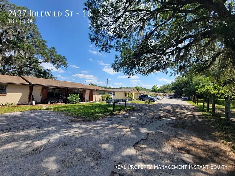 2437 Idlewild St #16 — Photo 2