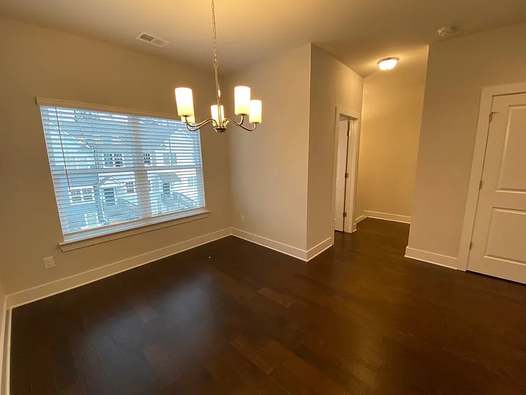 3779 Oxford Cir — Photo 5
