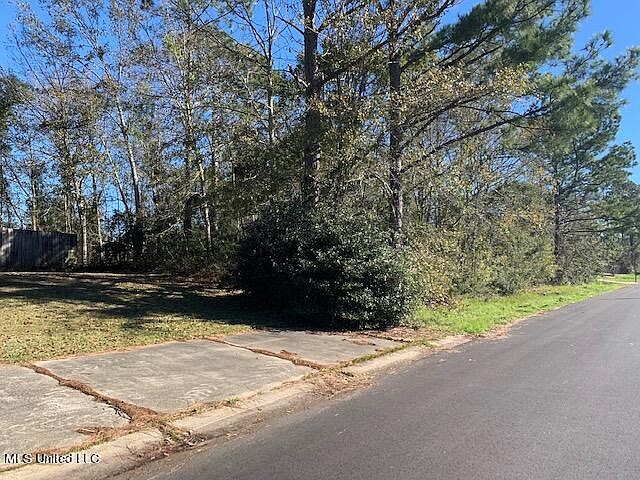 2nd image of Vine Cir Lot 8