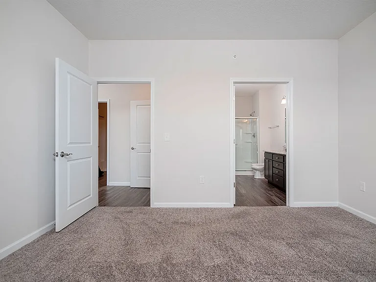 Bentley Apartments — Photo 17