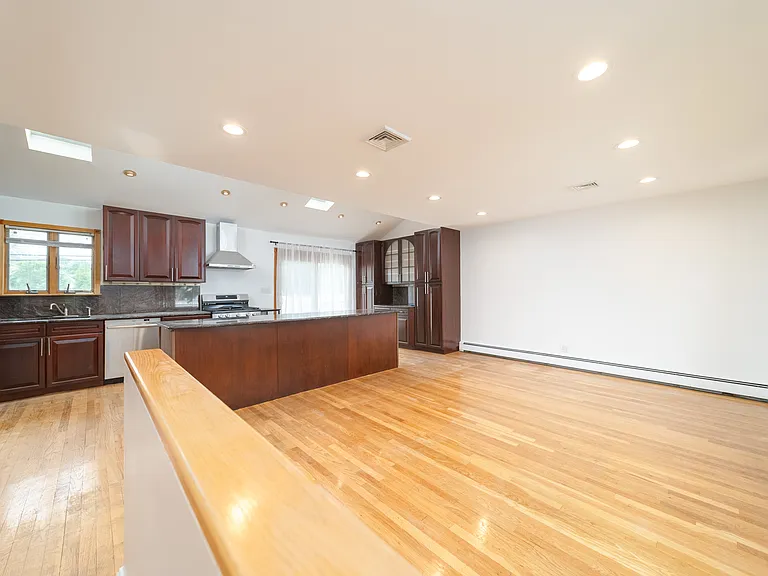 6 Manor Dr — Photo 5