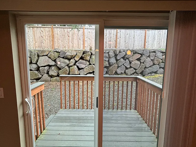 633 Hansen St SE #A — Photo 11