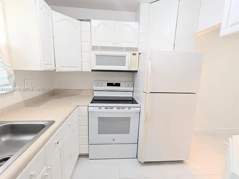 21 SW 109th Ave #B5 — Photo 3