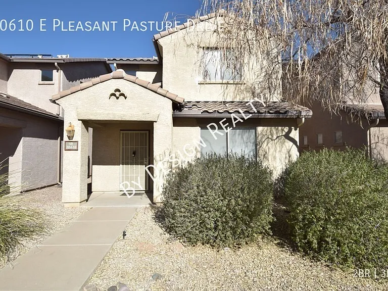 10610 E Pleasant Pasture Dr — Photo 2