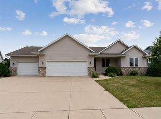 342 Harrison Dr, Center Point, IA 52213