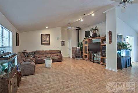 4th image of 377 Honeysuckle Dr