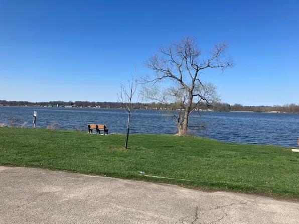 2416 Lakeside Dr #1, Lakemore, OH 44250
