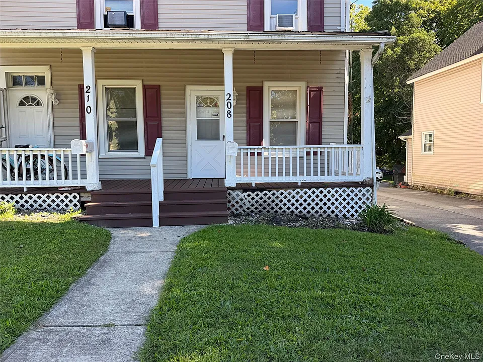 208 Elm St