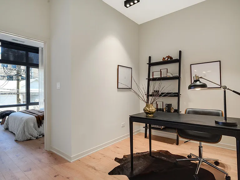 1235 N Ashland Ave — Photo 20