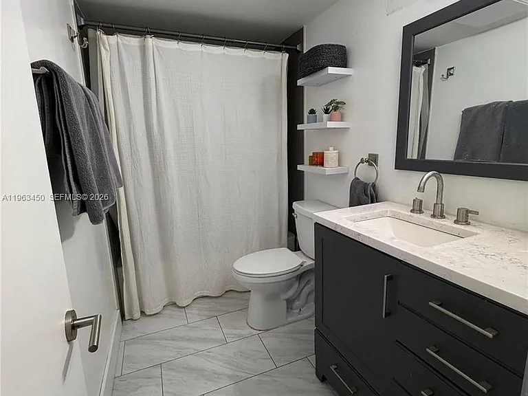 301 SE 3rd St #307 — Photo 6