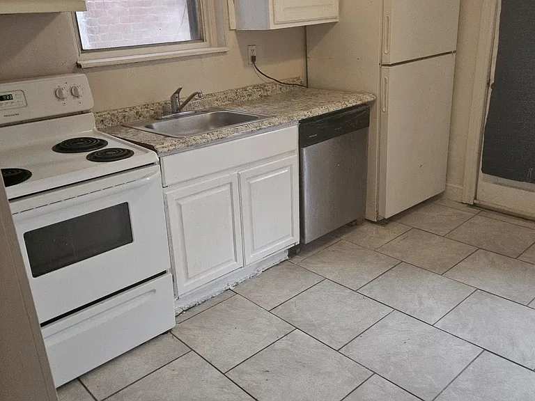 271 Rubicam St — Photo 4