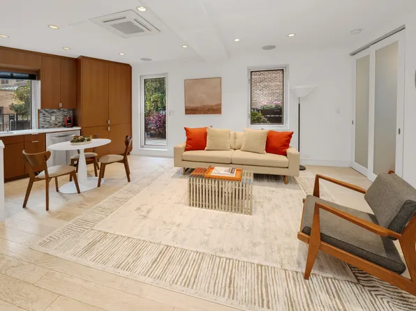 314 East 41st Street image 2 of 12