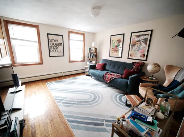 20 8th St #3, Cambridge, MA 02141