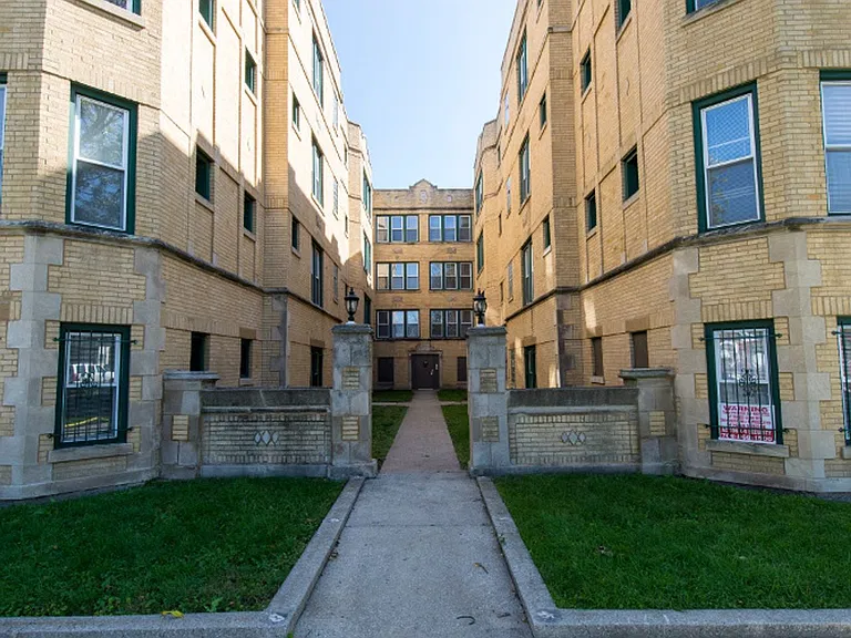 1931 S Homan — Photo 23