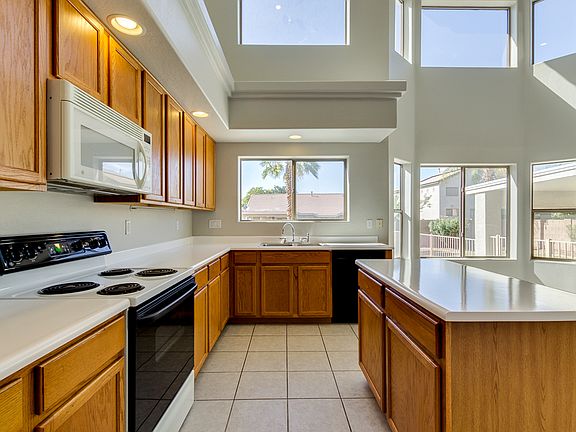 4th image of 8022 W Gibson Ln