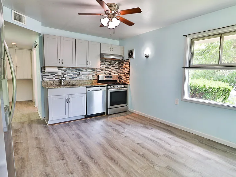 13002 Atlantic Ave — Photo 6