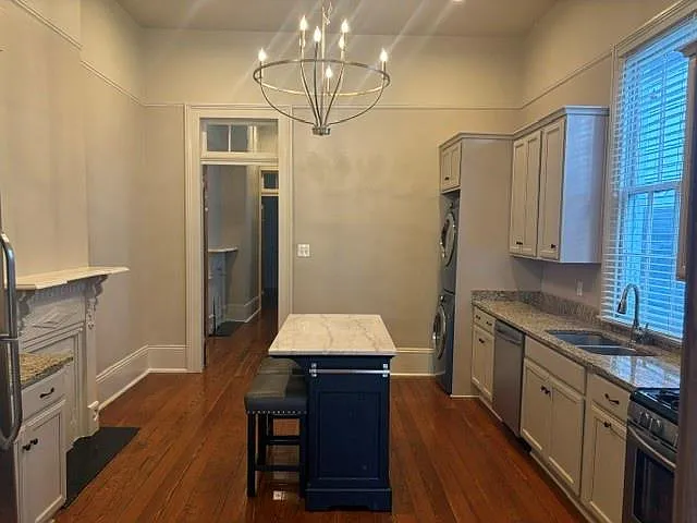2 bed, 1.0 bath, 900 sqft, $2,000 — Photo 3