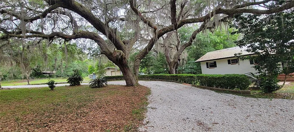 4 bed, 2.5 bath, 1872 sqft, $1,875 — Photo 2