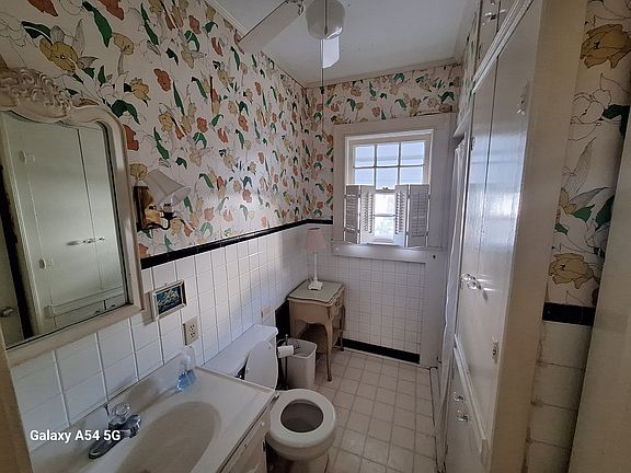 5th image of 105 S 19th St