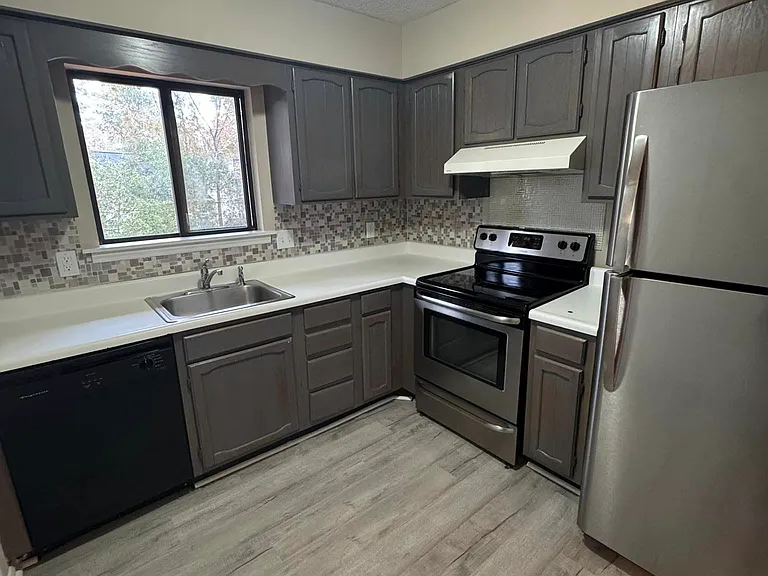 295 Spring Lake Dr — Photo 9