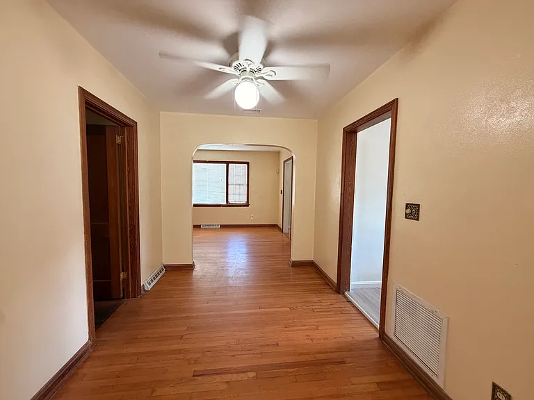 425 Laurina St — Photo 2